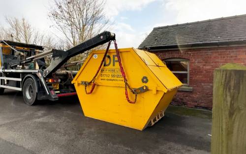 Book a 8 Yard Enclosed Skip Online