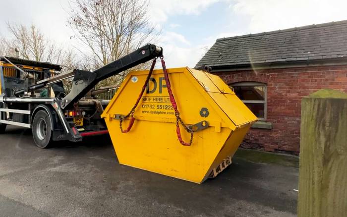 Book a 8 Yard Enclosed Skip Online